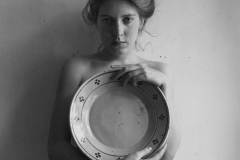 Francesca Woodman (1958-1981) - Woman with Large Plate, Roma 1978.