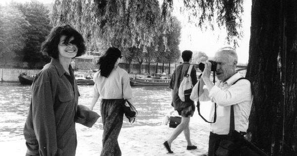 Juliette Binoche avec Robert Doisneau à Paris en 1991