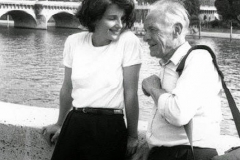 Juliette Binoche avec Robert Doisneau devant le Pont-Neuf-Paris-1991
