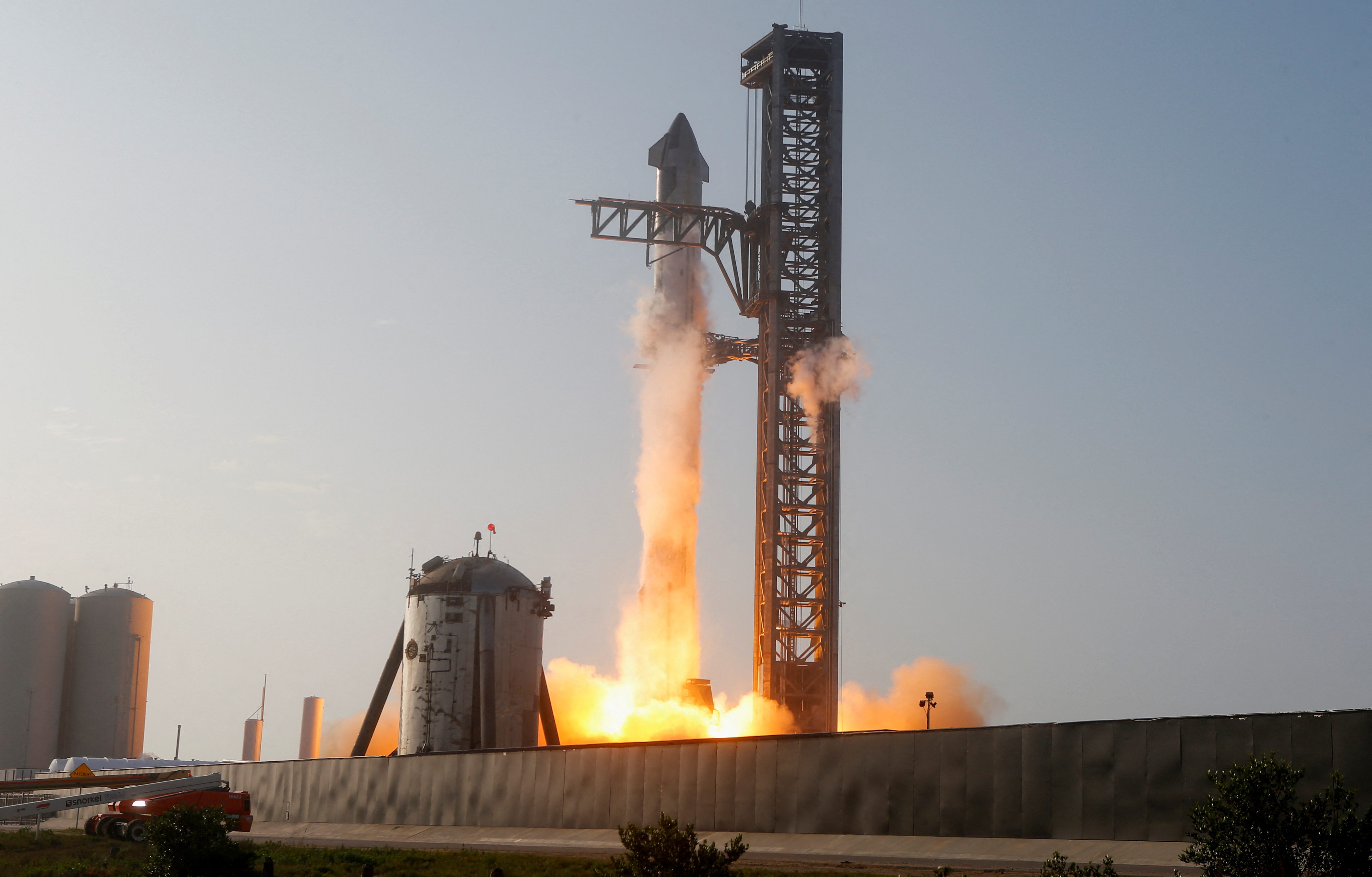 Environmental groups v. SpaceX